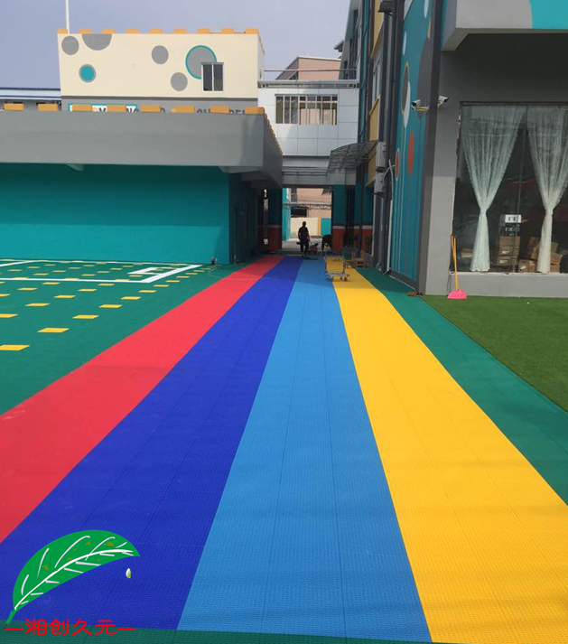 人造草坪与悬浮拼装的结合封面图